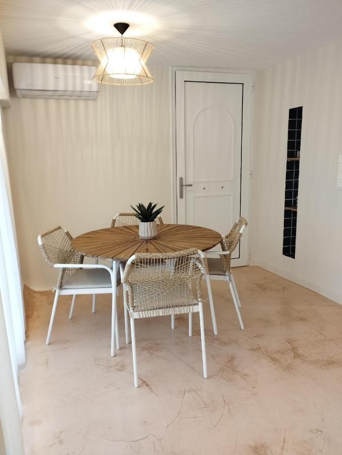 Dolphins Apartment Corinth Exterior photo